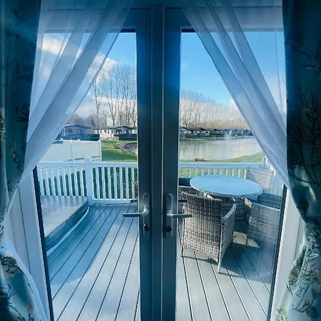 The Poplars With Hot Tub Vakantiehuis *