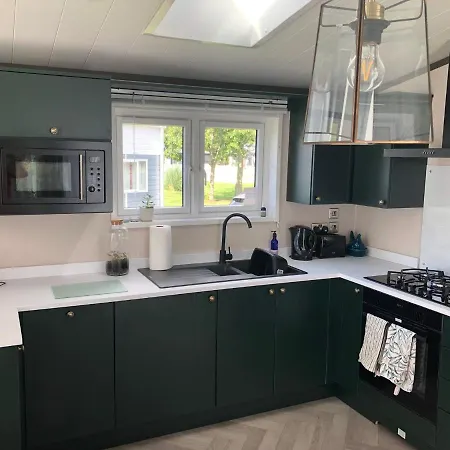 The Poplars With Hot Tub بيت للعطل