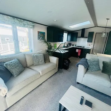 The Poplars With Hot Tub بيت للعطل *